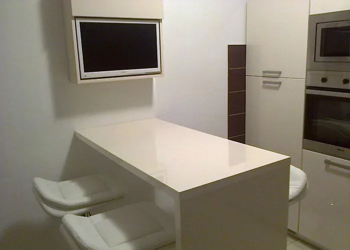 Apartman In Okrug Gornji 6167
