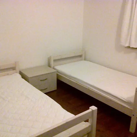 Apartment In Okrug Gornji 6167